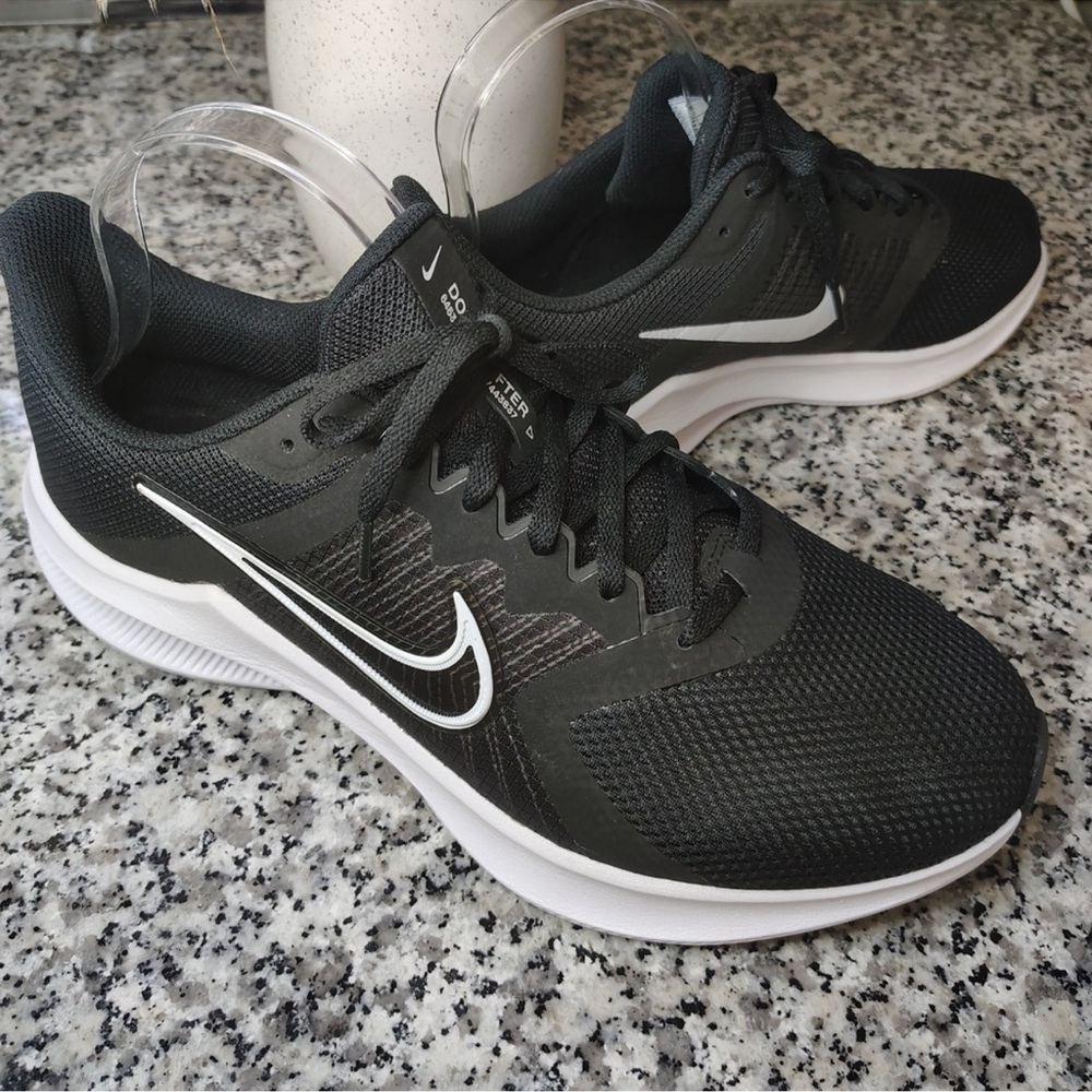 Nike NWOB Women's Black and White Athletic Downshifter Shoes Size 10